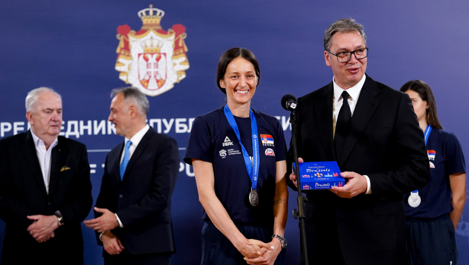 BESKRAJNO VAM HVALA NA SVEMU Predsednik Vučić čestitao odbojkašicama na srebru u Briselu