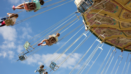 DRAMATIČNA SCENA U ZABAVNOM PARKU LEDI KRV U ŽILAMA Grunuo olujni vetar, ljudi ostali da vise između neba i zemlje!