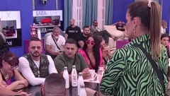 KAČAVENDA ZAPRETILA ZADRUGARKI! "Kuma" besna zbog ovog muškarca, poručila joj da će biti njen! (FOTO)