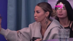 NE MOŽE DA DOĐE SEBI! Aneli Ahmić se trese kao prut, traži lekove za smirenje, zadrugari je zasuli salvom pitanja, ona se izgubila! (FOTO)