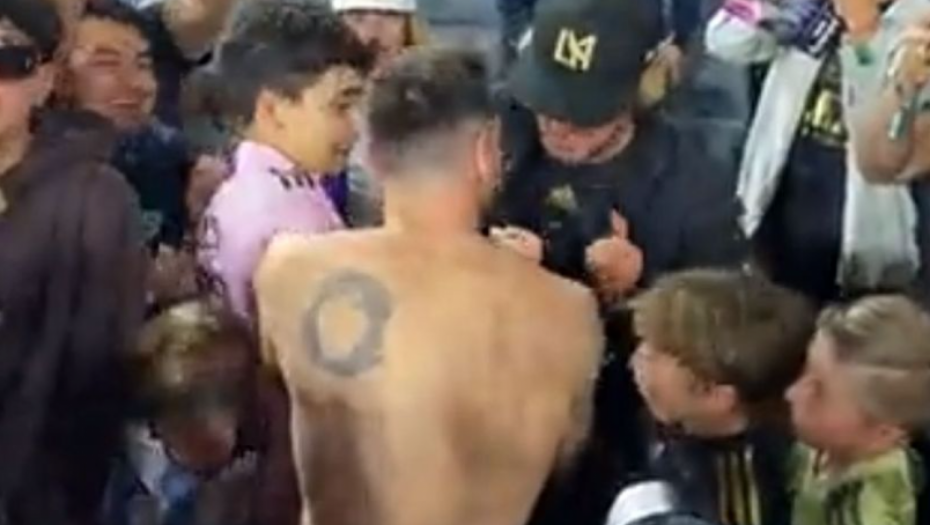 ARGENTINAC U ZAGRLJAJU POZNATOG GLUMCA Mesi privlači ogromnu pažnju gde god da se pojavi: Potpuna ludnica u Americi (VIDEO)