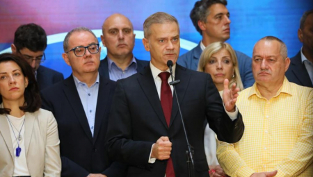 HOĆE DA BLOKIRAJU POVEĆANJE PLATA I PENZIJA Deo opozicije najavljuje blokadu parlamenta