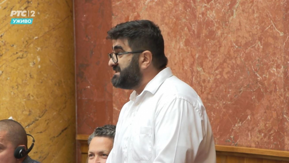 "NOSIĆETE NEKU DECU NA SAVESTI" Molio opoziciju u parlamentu da mu spasu bolesno dete, oni ga brutalno odbili!