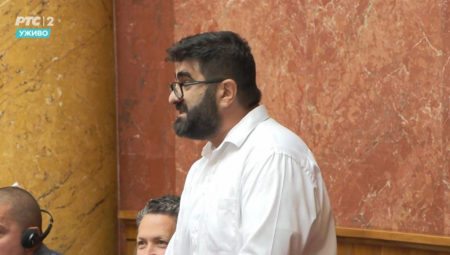 "NOSIĆETE NEKU DECU NA SAVESTI" Molio opoziciju u parlamentu da mu spasu bolesno dete, oni ga brutalno odbili!