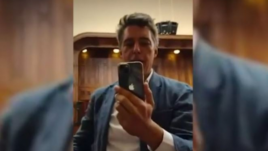 Opozicija napala Bakareca u Skupštini (VIDEO)