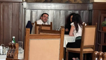 KRKENZI BATO! Pištaljke zamenili kašikama! Opozicija posle divljanja u parlamentu otišla da se omrsi (FOTO)