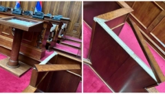 DIVLJAŠTVO U SKUPŠTINI Opozicija uništavala skupštinsku imovinu, sve su razvalili