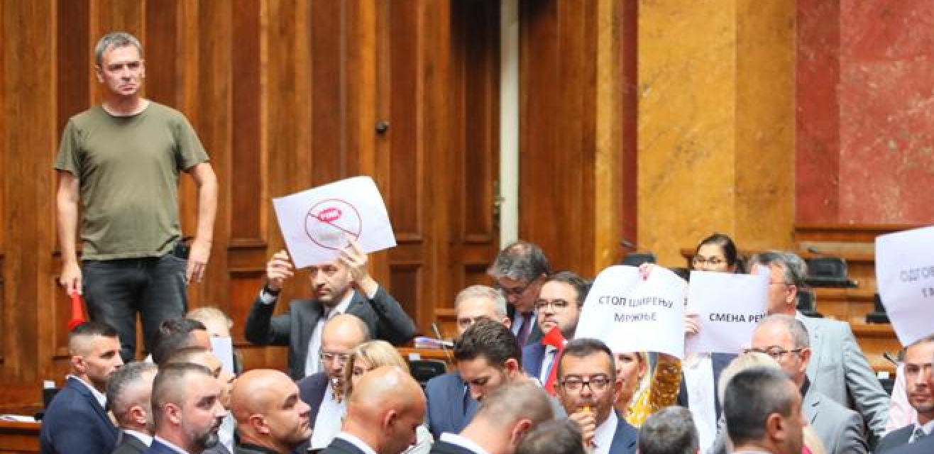 "NAVIKLI SMO DA IH GLEDAMO KAKO PRAVE NERED" Rističević za Alo! o opoziciji: Bilo bi pravo čudo kada bi se ponašali normalno
