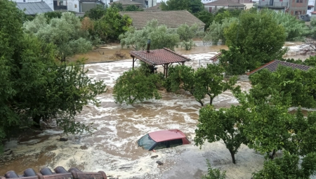 BRAČNI PAR IZ SRBIJE ZAROBLJEN U GRČKOJ Reka odnela most, ne mogu ni da mrdnu