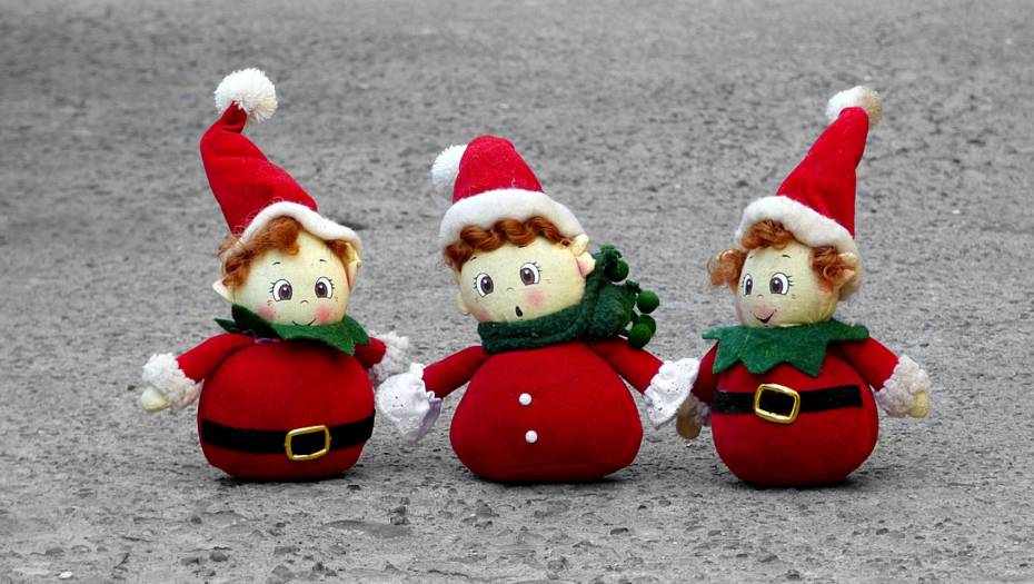 BOŽIĆNI PATULJCI ISPRED KUĆA KAD IM VREME NIJE Policija upozorava građane, sada znače samo jedno