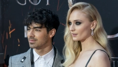 RAZVODI SE ČUVENA SANSA STARK IZ "IGRE PRESTOLA" Nakon četiri godine braka muž je odlučio da napusti glumicu