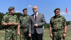 MINISTAR VUČEVIĆ OBIŠAO KADETE NA OBUCI U CENTRU ZA OBUKU KOPNENE VOJSKE U SOMBORU "Ponosan sam na Vojsku Srbije"