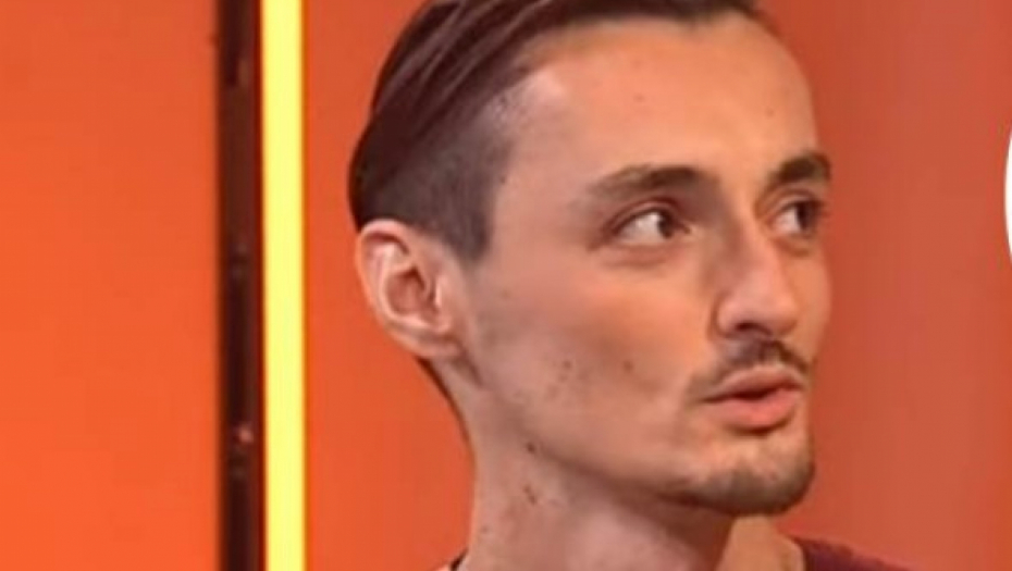 KAO OD MAJKE ROĐENI TUMARAJU SRPSKIM ŠUMAMA Stevan vodi ljude u divljinu, a onda se svi skidaju goli