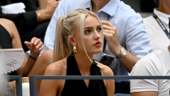 ONA JE NOVA NAJPOZNATIJA ŽENA U SVETU TENISA Sem što vatreno bodri svog dečka, Morgan Ridl oduševljava svojim stilom