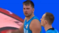 DONČIĆ OVIM POTEZOM OSTAVIO SAIGRAČE NA CEDILU Pogledajte kako je sudija poslao Slovence kući