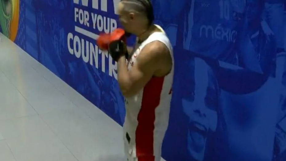 DA LI JE OVO REALNO? Isprovocirao i izbacio Dončića sa meča, a onda ovako dočekao svoje saigrače posle pobede nad Slovencima (VIDEO)