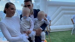 ALO! NA PRVOM ROĐENDANU Petar Mitić i Ivana Pavković proslavili prvi rođendan blizancima, priredili bajku za dečake (FOTO+VIDEO)