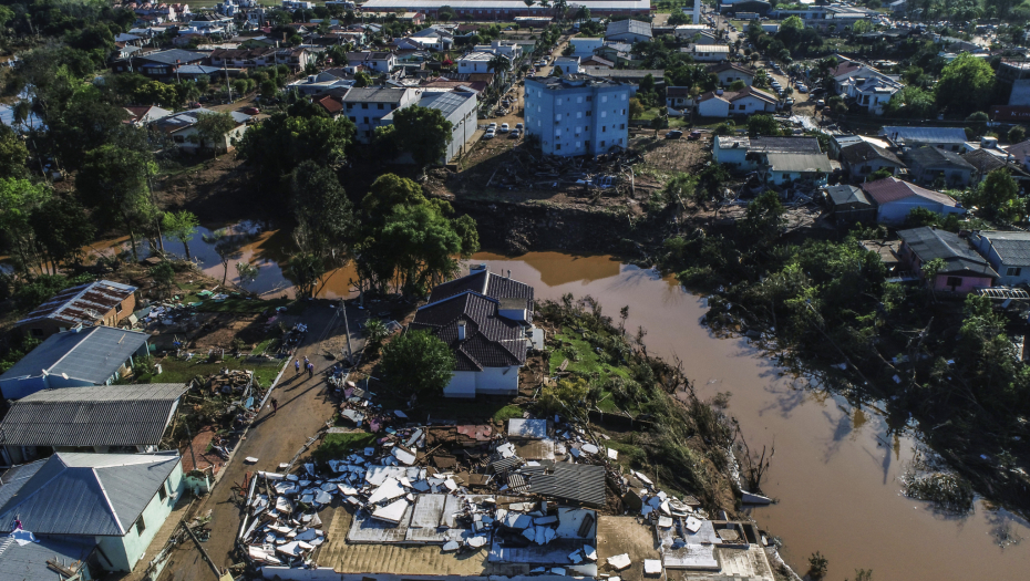 NASTRADALO 36 OSOBA Stravično nevreme u Brazilu, potopljene kuće i ulice (FOTO)