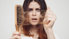 NAGLO GUBITE KOSU? Ekspert navodi 2 moguća razloga i objašnjava kada da se obratite lekaru