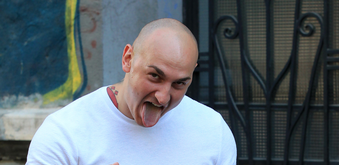 SOTONA JE MEĐU NAMA! Pevačica nikad gore udarila na Desingericu: Bože, spasi nam decu od ovakvih demonizovanih stvorenja