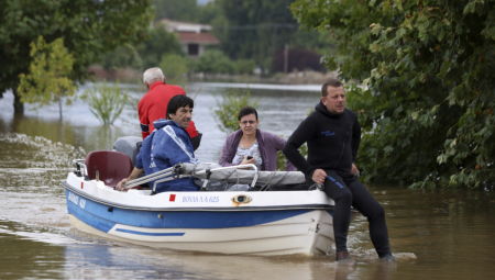 HAOS U GRČKOJ Počela evakuacija srpskih turista sa Volosa