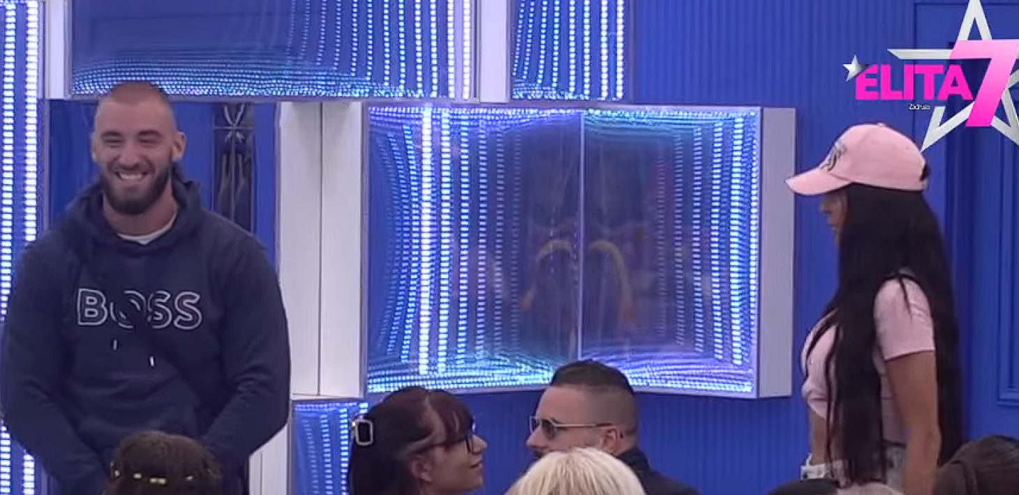 SLAĐA PROGANJALA MENSURA Isplivala šok prepiska, o ovome je ćutala! (FOTO)