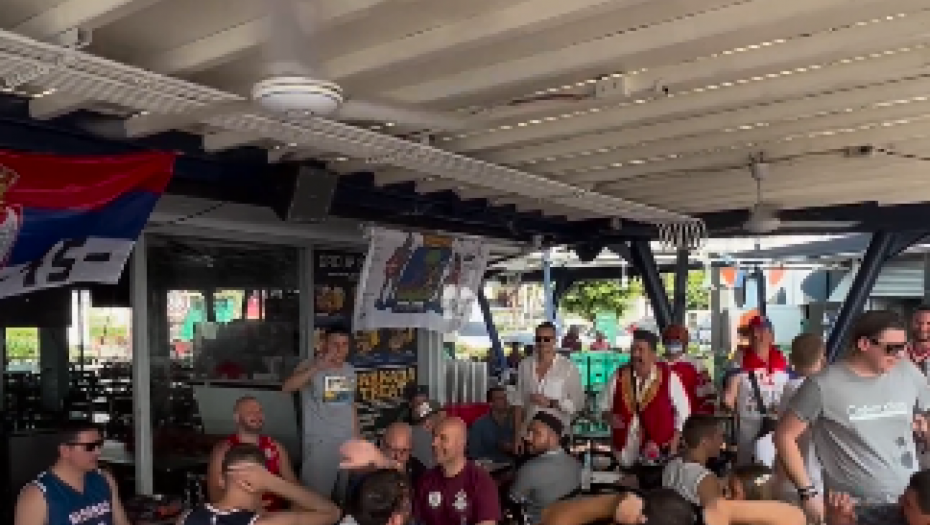 "DAO SI NAM BUBREG..." Navijači Srbije imaju specijalnu pesmu za Borišu, da se naježiš (VIDEO)