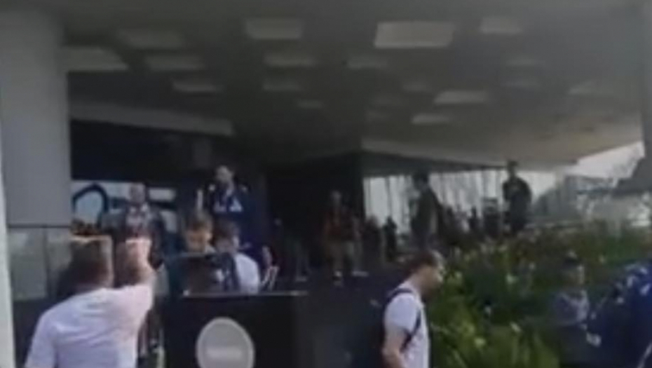 OVACIJE I LUDNICA Evo kako su navijači Srbije ispratili "orlove" (VIDEO)