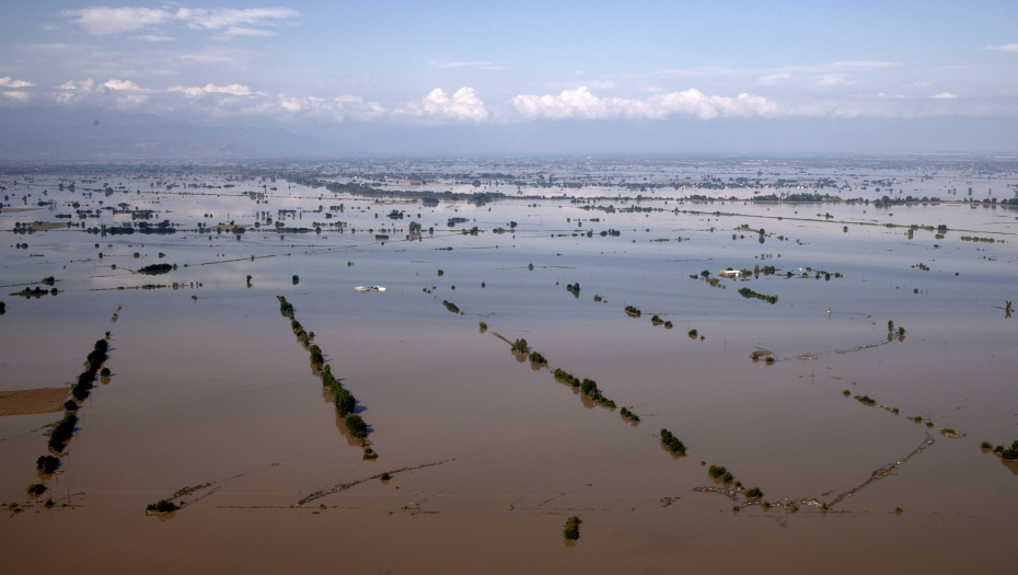 U GRČKOJ POGINULO 15 LJUDI Našli su i telo oca koji je skočio da spasi sina