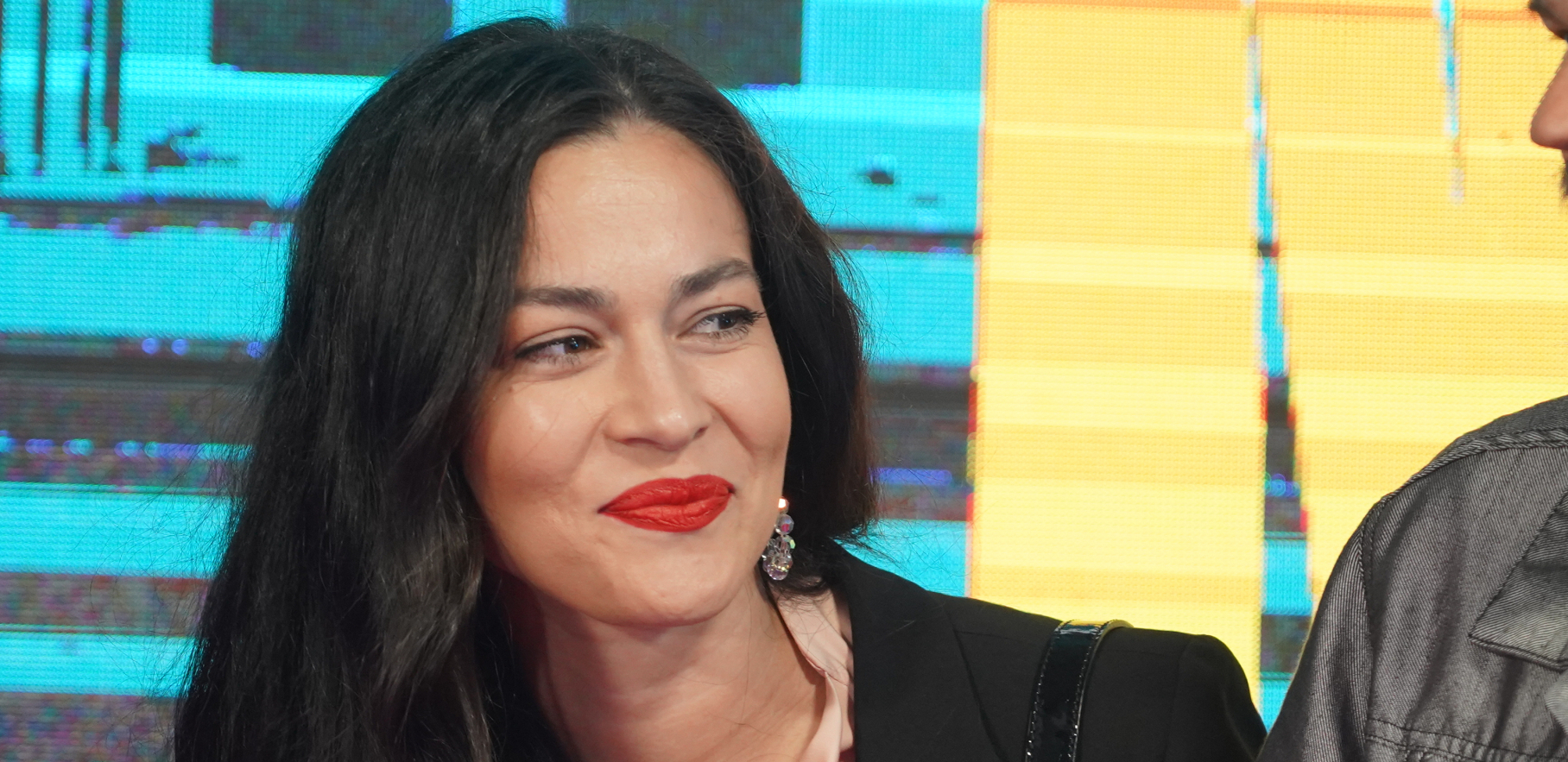 U JEKU POPULARNOSTI NESTALA IZ JAVNOSTI I OTIŠLA NA SELO Naša najlepša glumica danas ima svoju farmu i bavi se poljoprivredom