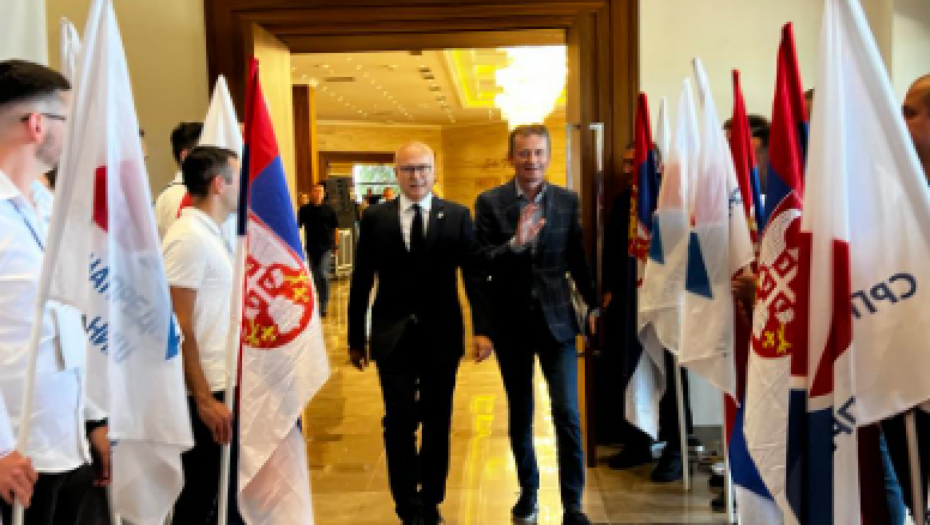 ODRŽAN SASTANAK SNS ZA CENTRALNU SRBIJU NA KOM JE PRISUSTVOVAO I VUČIĆ Ministar Vučević: Srbija je naša kuća (FOTO)