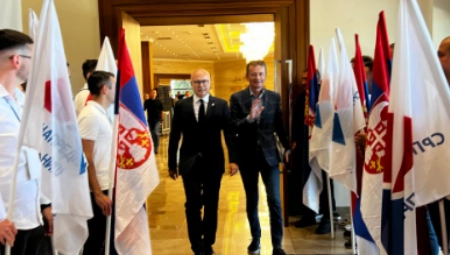 ODRŽAN SASTANAK SNS ZA CENTRALNU SRBIJU NA KOM JE PRISUSTVOVAO I VUČIĆ Ministar Vučević: Srbija je naša kuća (FOTO)