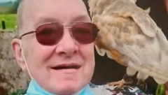 MUŠKARAC PRONAĐEN U LOKVI KRVI SA RANOM NA JEDNOJ NOZI Ćerka pronašla njegovo telo, evo šta kaže obdukcija