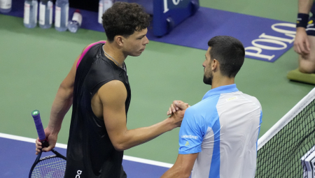 AMERIKANCU (NE) SMETA NOVAKOVO SPUŠTANJE SLUŠALICE Šelton posle poraza "potkačio" Đokovića, svima je za oko zapao jedan detalj