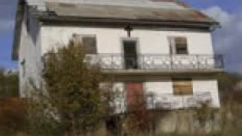 JEZIVI KRICI, GLASNO LUPANJE, DEČJI PLAČ Šta se zaista događa u napuštenoj kući u Bosni, koju svi zaobilaze u širokom luku