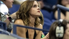 EMA VOTSON ODRŽALA MODNU LEKCIJU Čuvena Hermiona u oversize odelu bele boje za čistu desetku