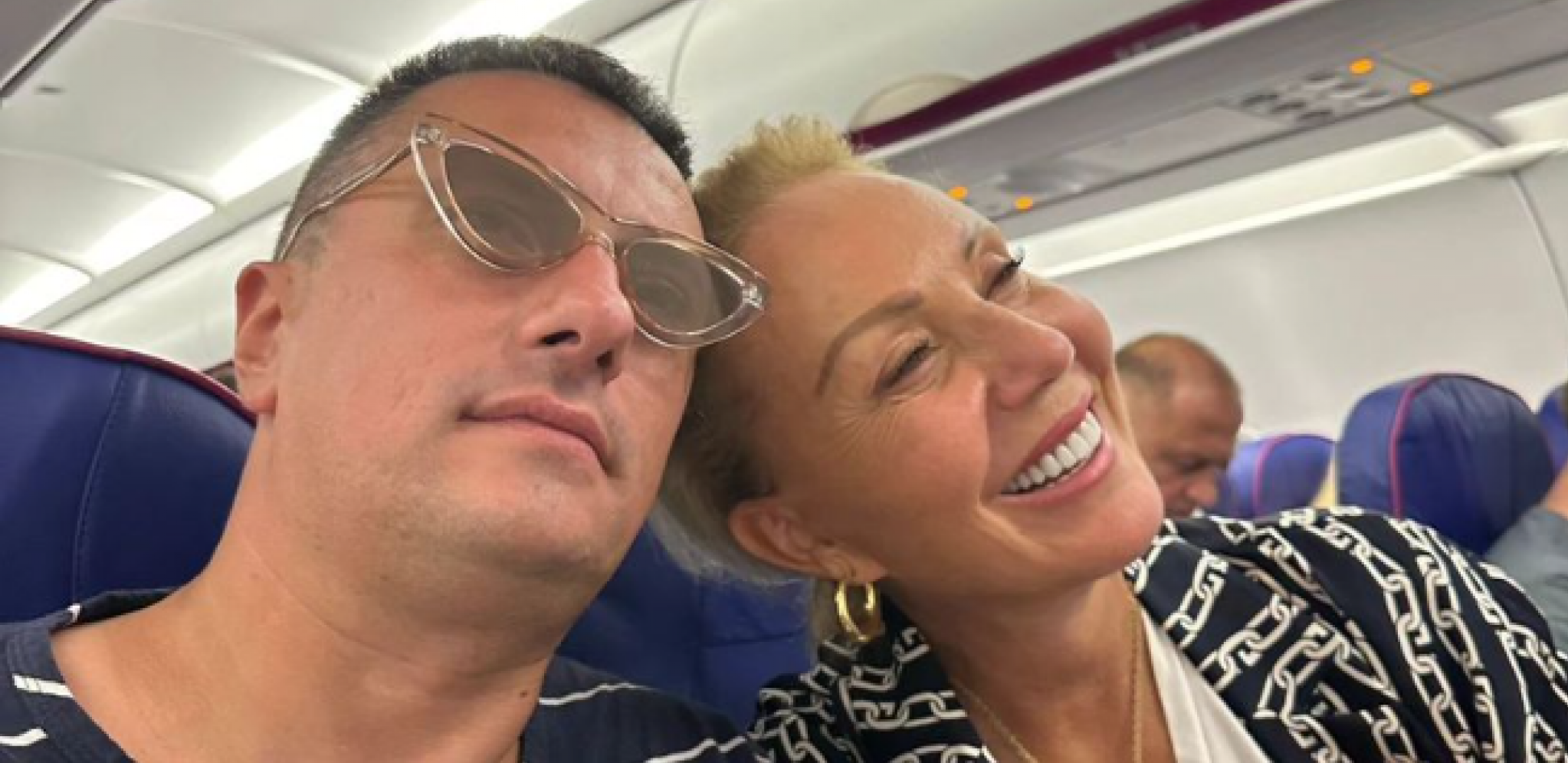 ANDRIJA I BRENA NA ISTOM LETU Glumac citirao pevačicu, objava posebno dirnula nju!