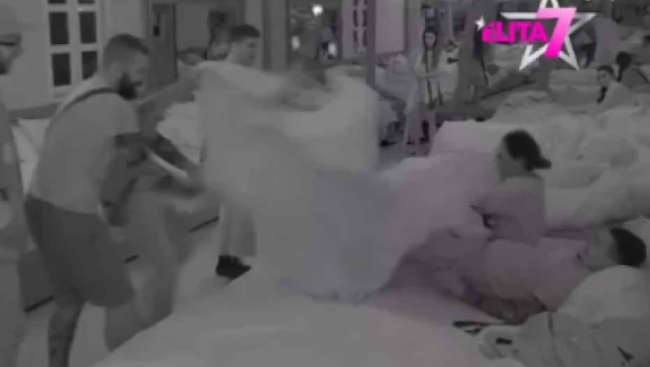 UČESNICI ELITE OTKRILI CIMERA DOK JE BIO POTPUNO GO Prekinuli mu vrelu akciju, kamere ga snimile bez gaća! (VIDEO)