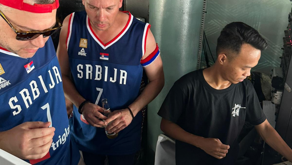 AVIO DRAMA SRBA NA FILIPINIMA Filmska priča naših navijača: Stižemo, braćo, videćete... (FOTO)