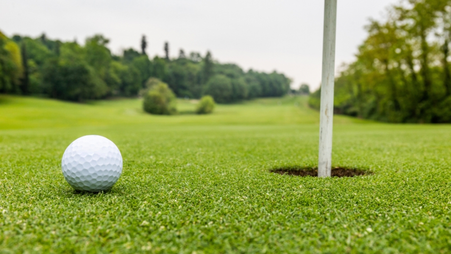 VIC DANA Igraju dvojica golf, kad na putu ide sahrana...