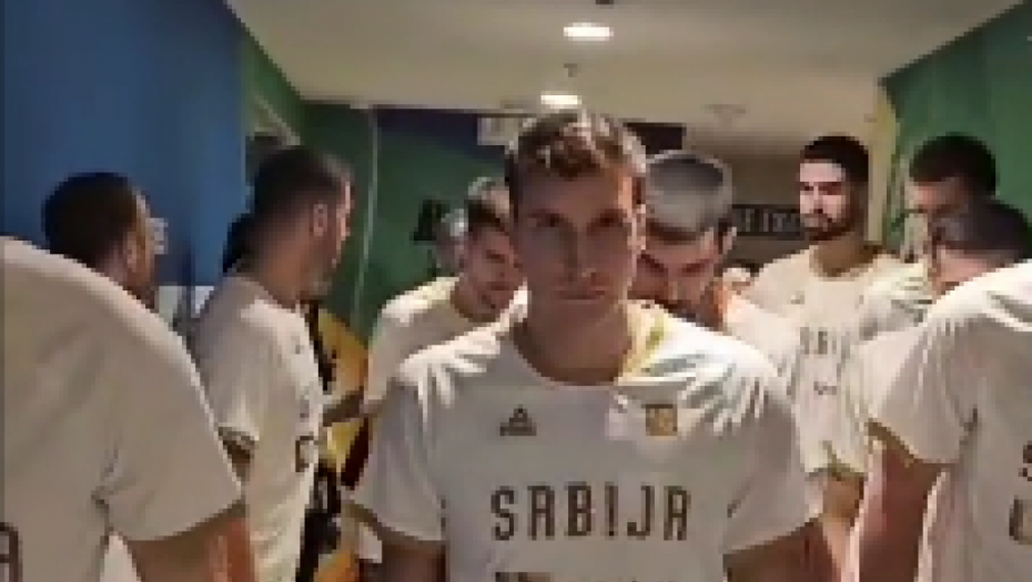 Ovako su "orlovi" izašli na teren, Bogdanov izraz lica sve govori (VIDEO)