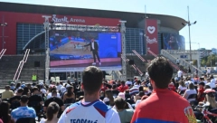 CELA NACIJA REPREZENTACIJA Evo kako se za "orlove" navija ispred "Arene", grmi "Bože pravde"