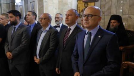 MINISTAR VUČEVIĆ PRISUSTVOVAO OSVEĆENJU HRAMA U VETERNIKU Svetu arhijerejsku liturgiju služio Patrijarh Porfirije (FOTO)