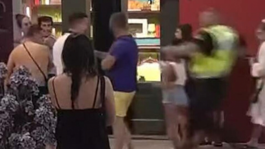 PRVA ŽESTOKA TUČA U ELITI 7 Čuburac nasrnuo na Bebicu, Kačavenda krvnički skočila, sledi hitna diskvalifikacija