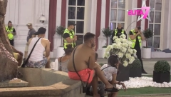 PROCURIO NECENZURISANI SNIMAK TUČE U ELITI Učesnik krenuo kamenom na cimera, Kačavenda uskočila! (VIDEO)