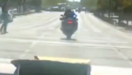OVAJ KLIP JE ODUŠEVIO SVE BEOGRAĐANE Devojka je morala hitno u bolnicu, u nevolji joj se našao policajac