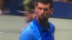 NOLE JE POLUDEO ZBOG JEDNE STVARI Đoković se okrenuo ka svom boksu, pa onda opsovao (VIDEO)