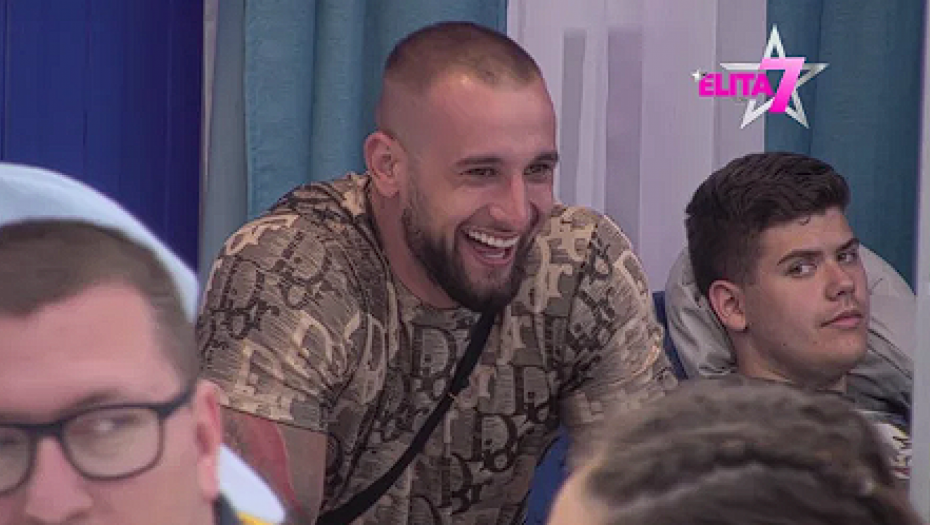 TEODORA BEŽI OD BUKILIĆA! Bebica sa Kačavendom opleo po crnogorcu, pa rekli da je primitivan! (FOTO)