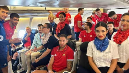 SPONTANI APALUZ ZA HEROJA NACIJE Avion sa "orlovima" je poleteo, a onda se pojavio Boriša i šokirao sve
