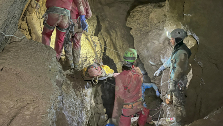 STOTINE SPASILACA U AKCIJI Nastavljena potraga za rudarima zarobljenim u rudniku zlata